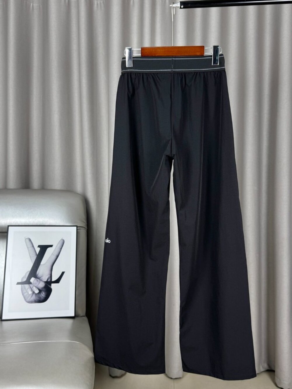 ALO  yoga pants - Picture 2 of 2